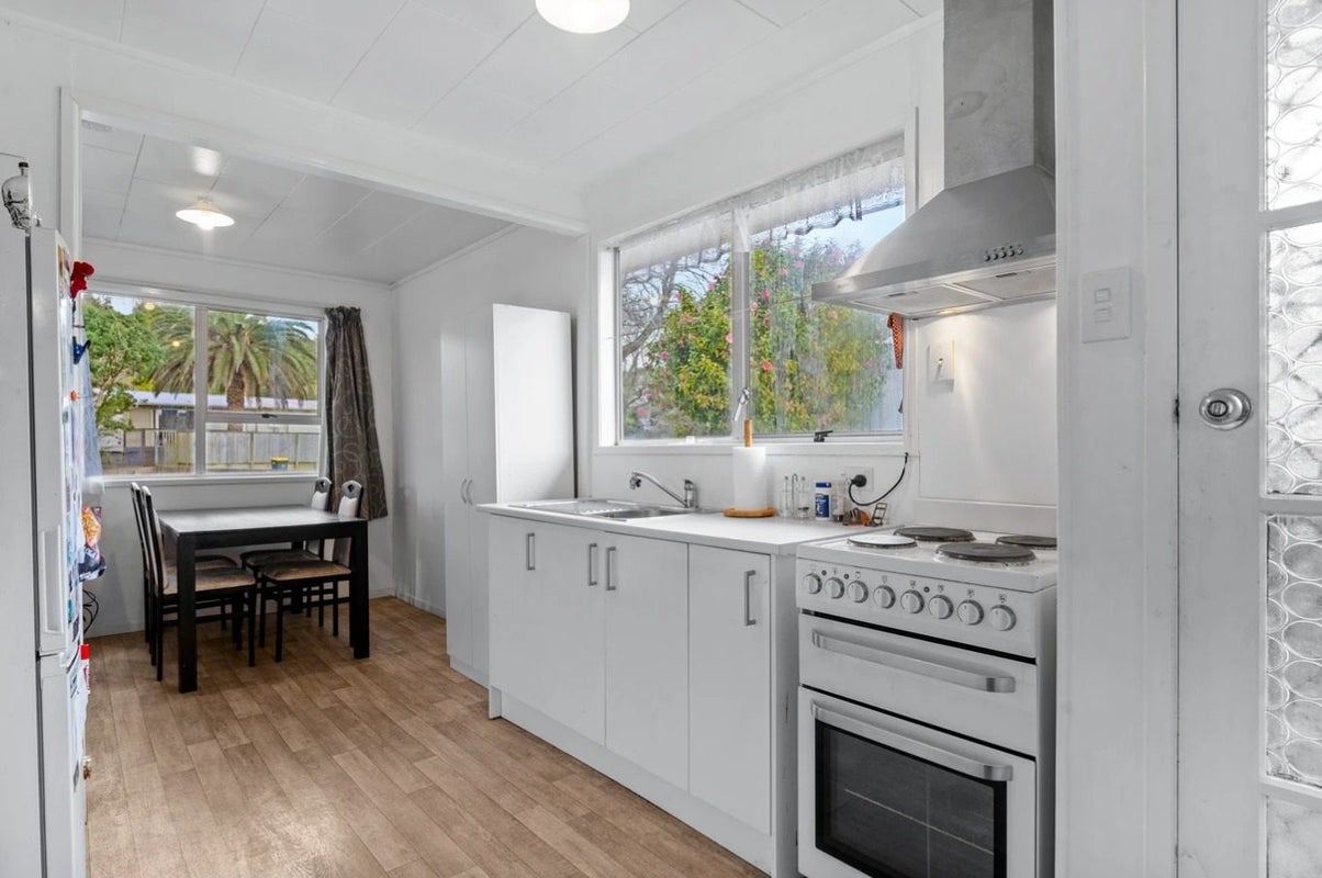 23 Redcrest Avenue, Red Hill, Papakura - Carousel 2