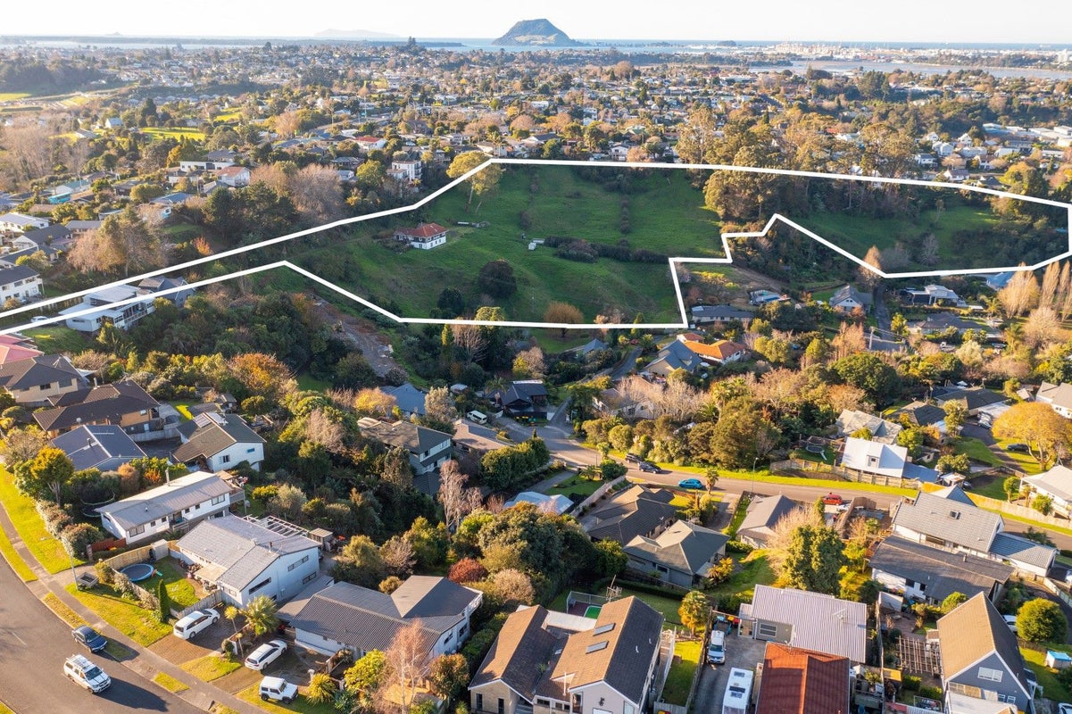 7 Townhead Crescent, Bethlehem, Tauranga - Carousel 1