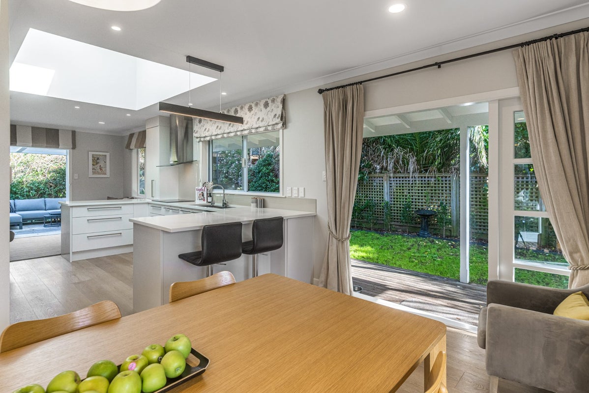 12 Midway Avenue, Castor Bay, Auckland - Carousel 2