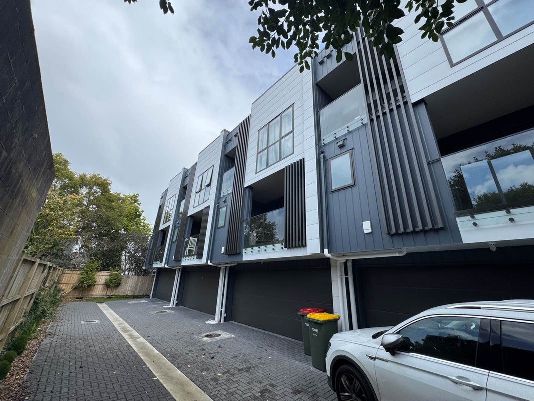 9/12 King Edward Avenue, Epsom, Auckland - Carousel 1