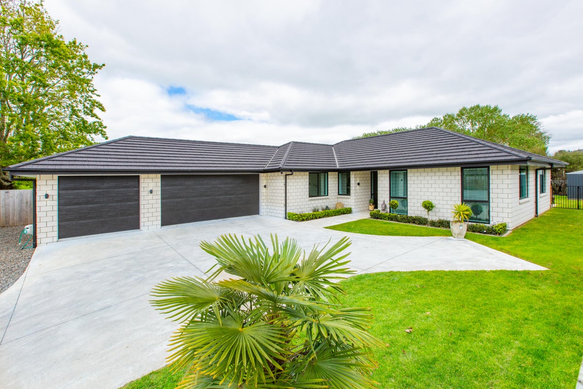 24 Kawariki Drive, Baverstock, Hamilton - Carousel 1