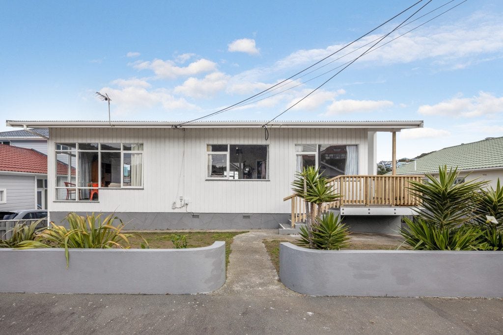 29 Trent Street, Island Bay, Wellington - Carousel 1