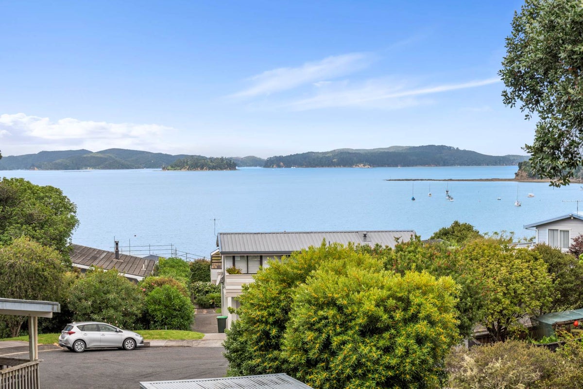 19 Mariners Grove, Algies Bay, Warkworth - Carousel 1