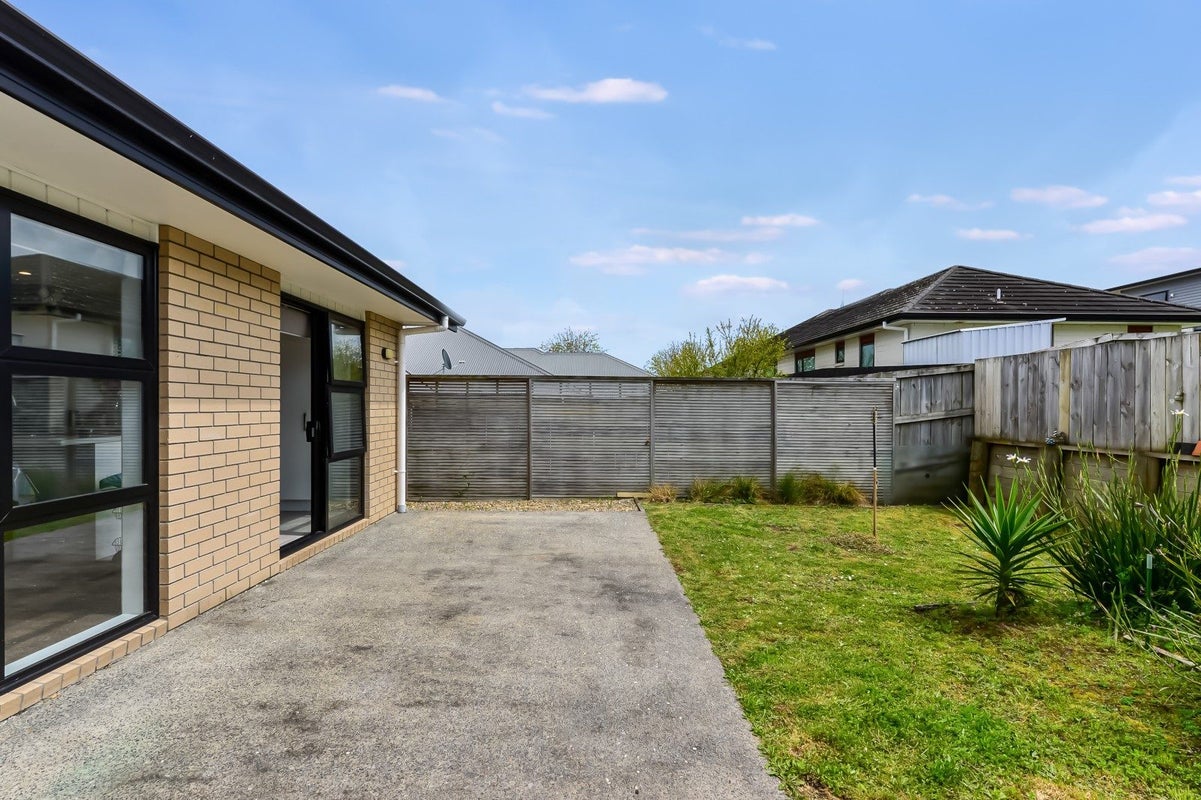 70 Sylvester Crescent, Flagstaff, Hamilton - Carousel 2