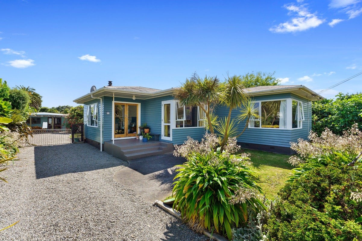 32 Kiharoa Street, Otaki Beach, Otaki - Carousel 1