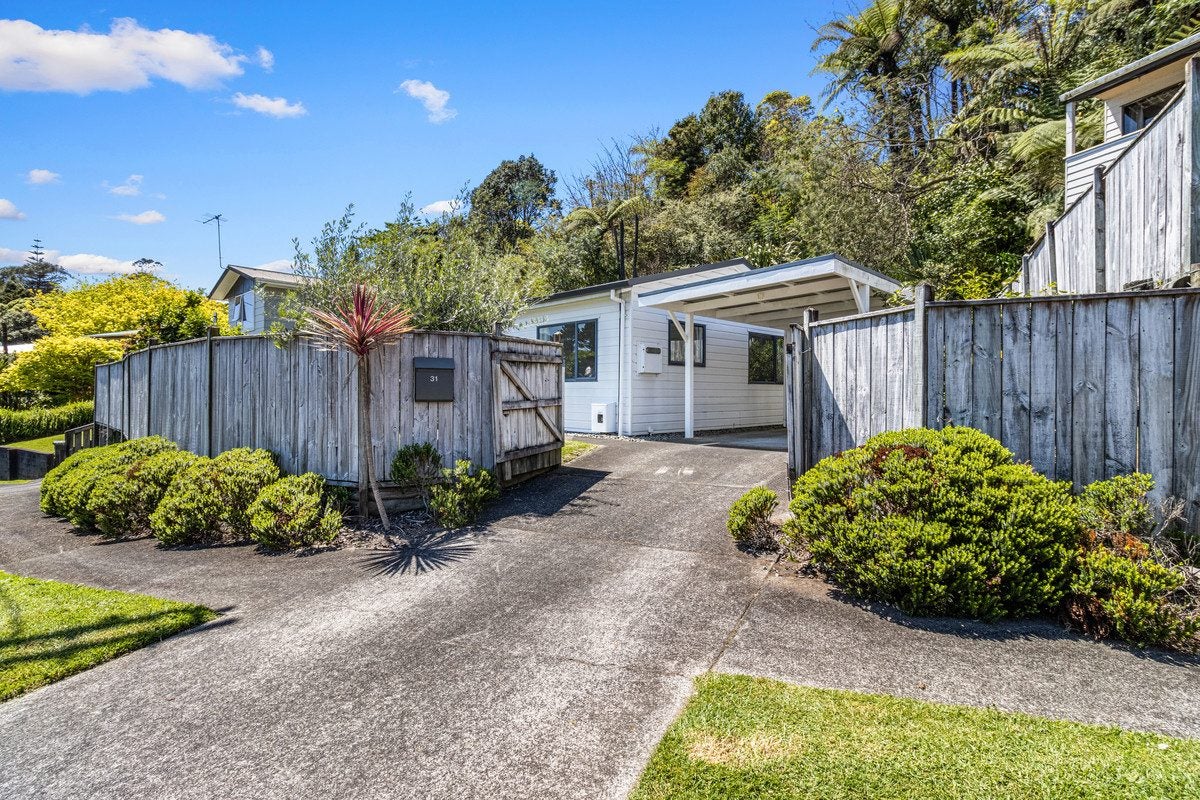 31 Beaumont Crescent, Frankleigh Park, New Plymouth - Carousel 1
