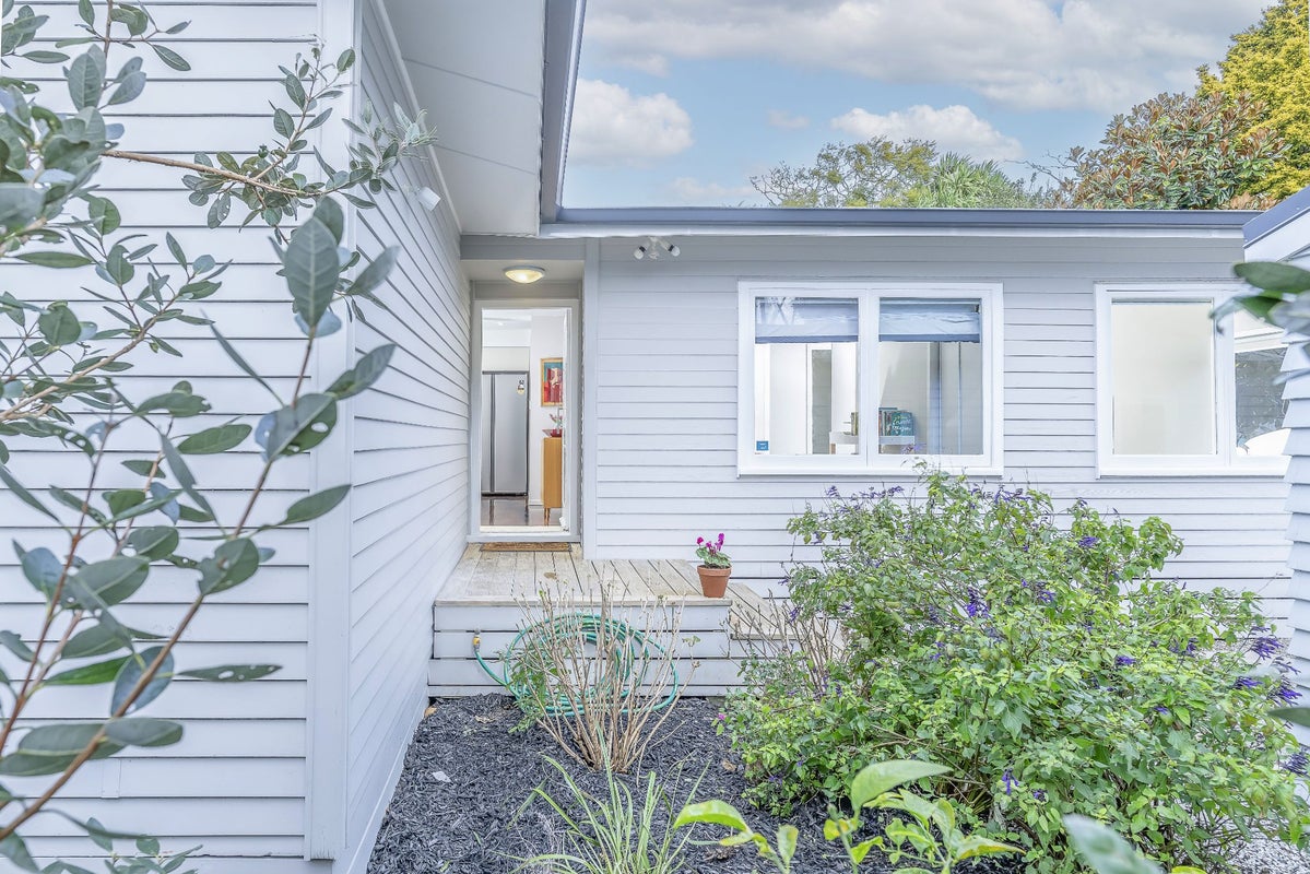 12B Brennan Avenue, Te Atatu Peninsula, Auckland - Carousel 2