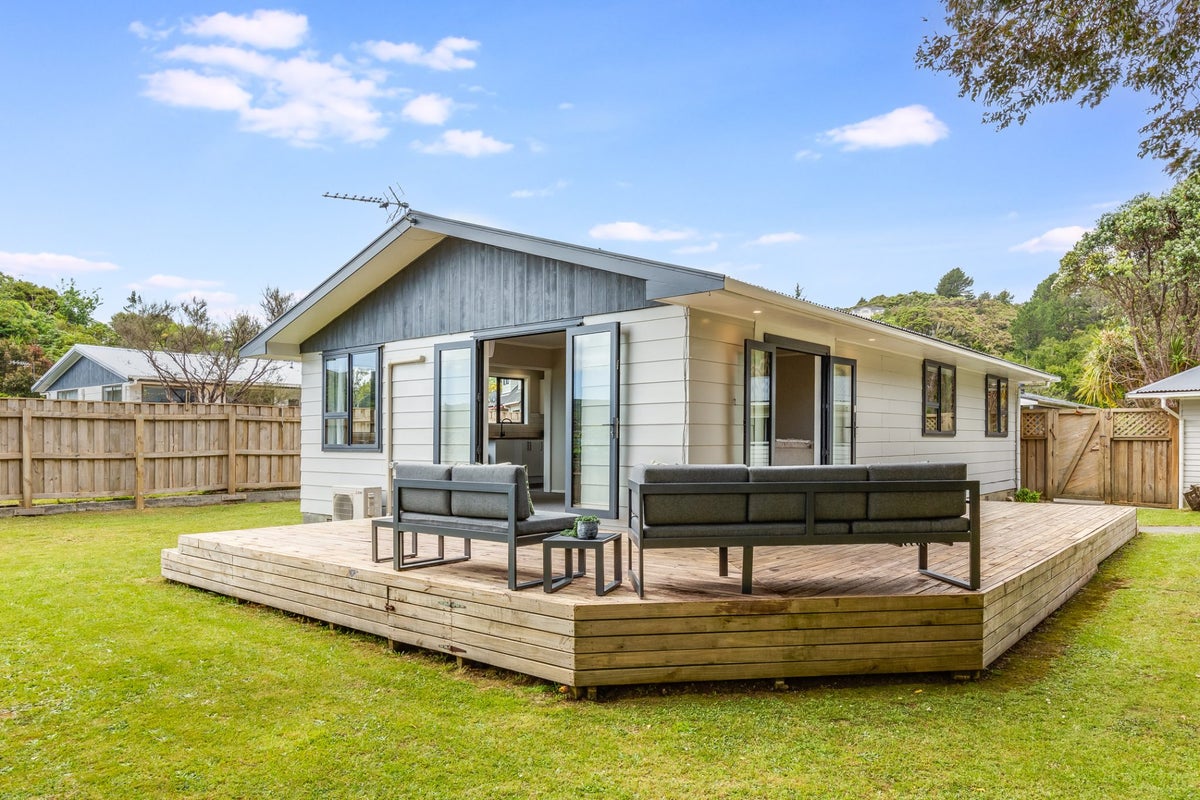 46 Lord Street, Stokes Valley, Lower Hutt - Carousel 1