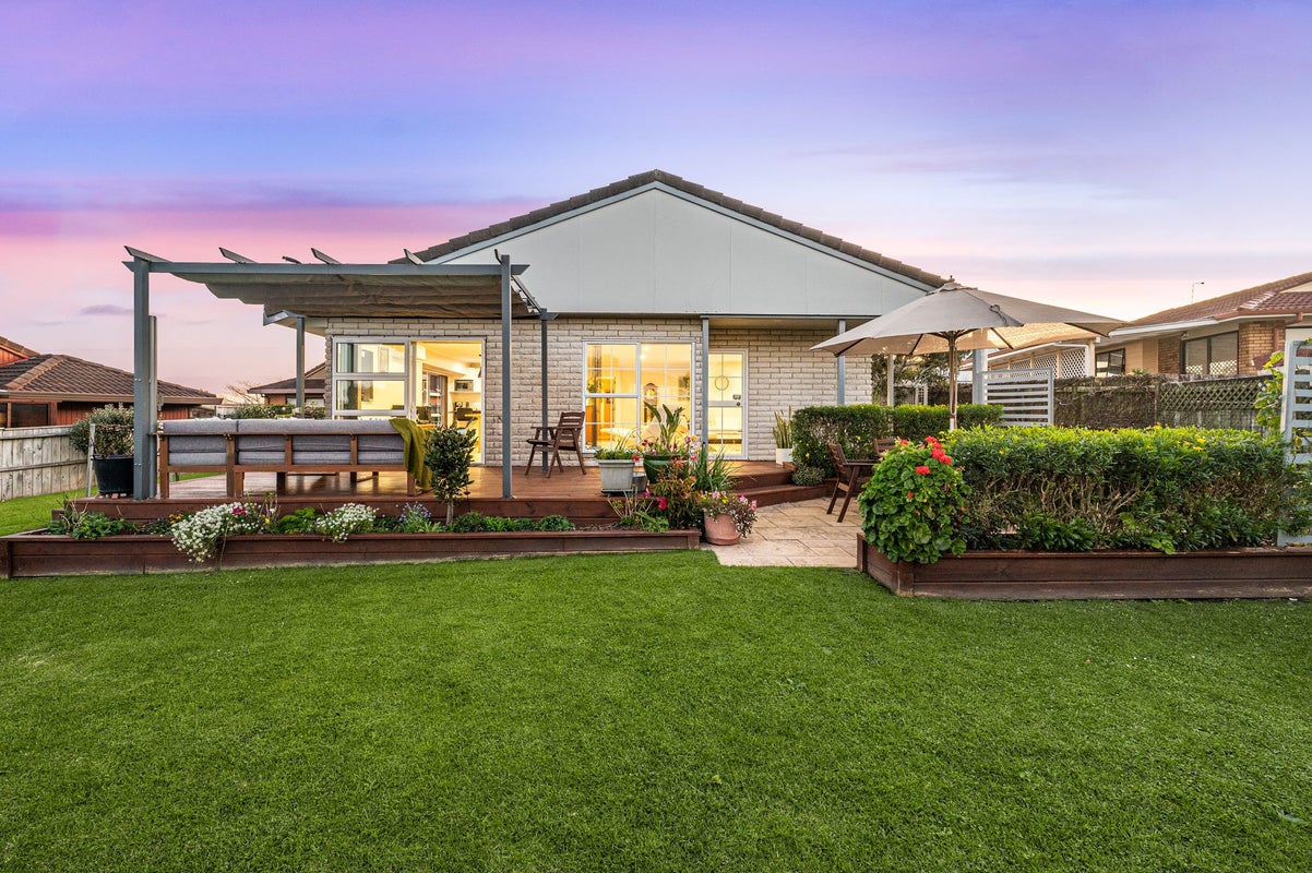 30 Booralee Avenue, Botany Downs, Auckland - Carousel 1