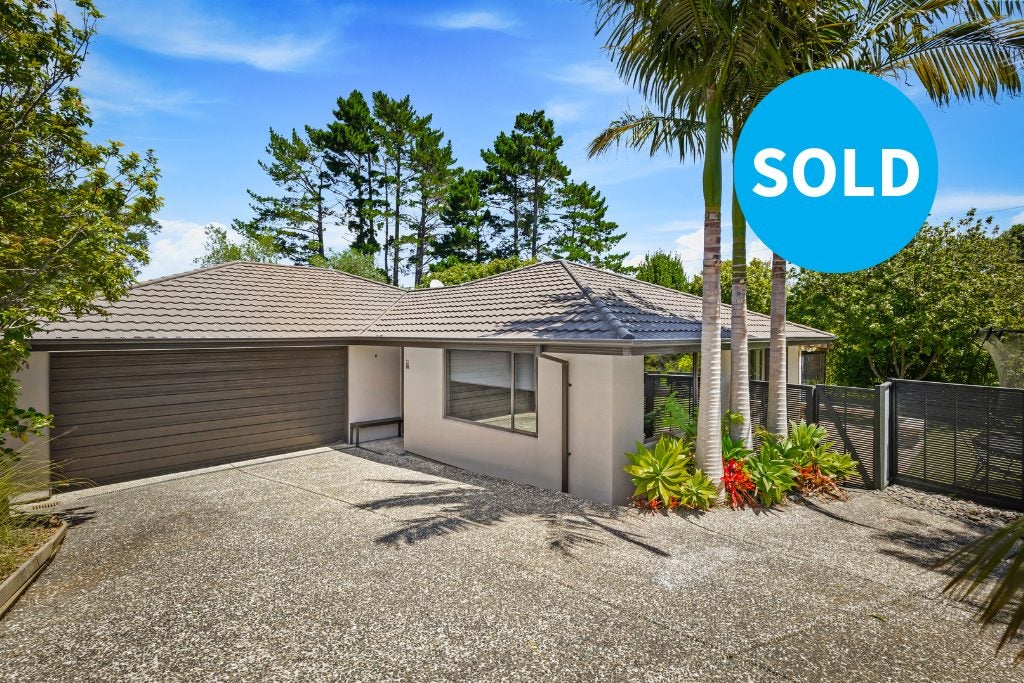 22 Admirals Court Drive, Greenhithe, Auckland - Carousel 1
