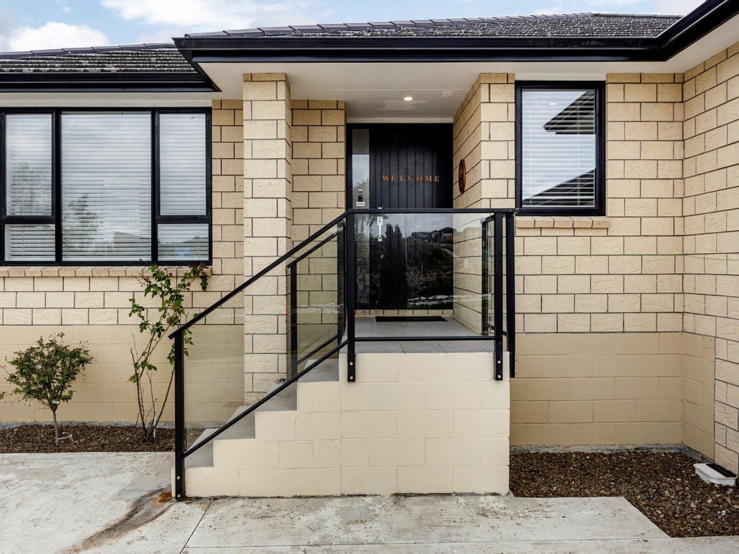 5 Blackwood Crescent, Glenview, Hamilton - Carousel 1