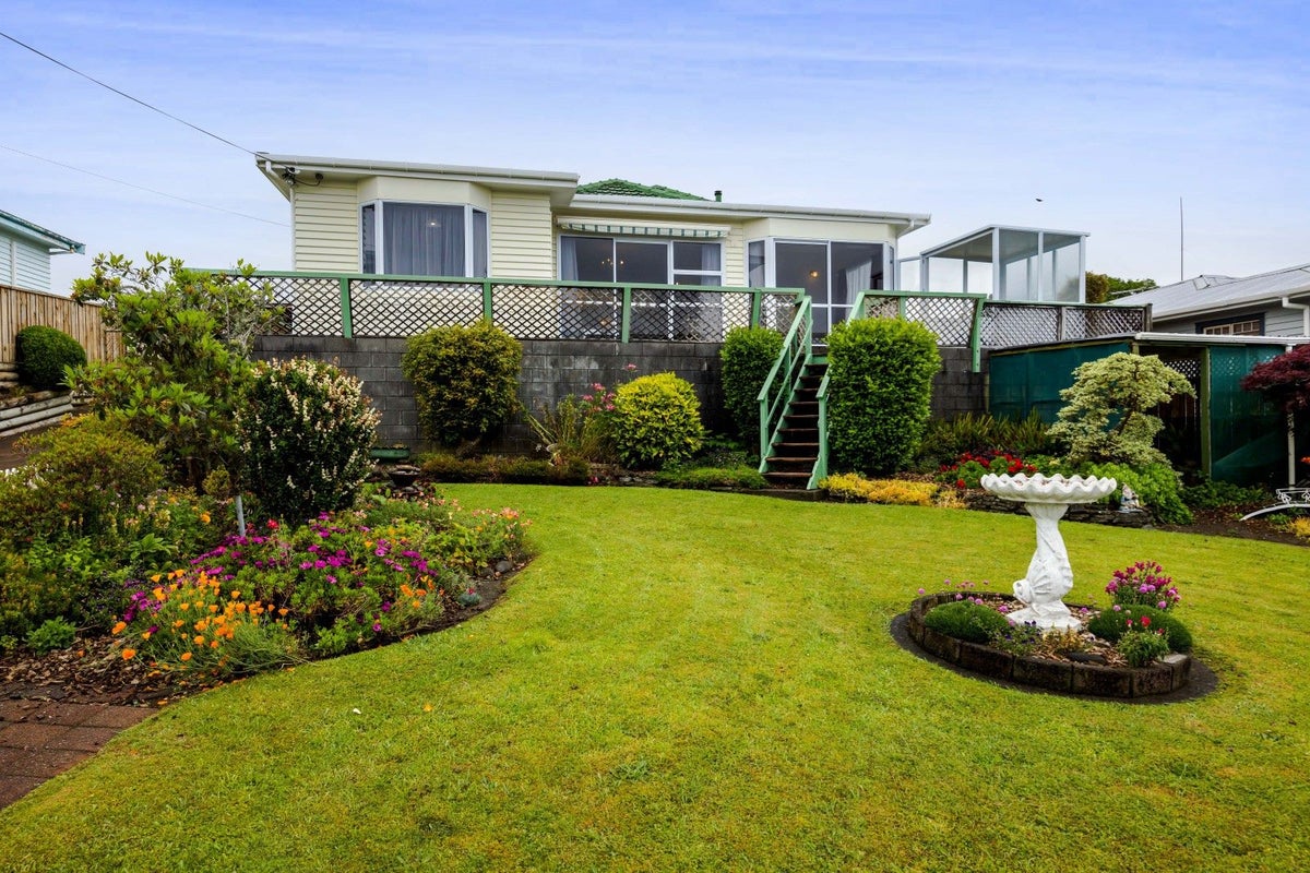 81 Omata Road, Marfell, New Plymouth - Carousel 1