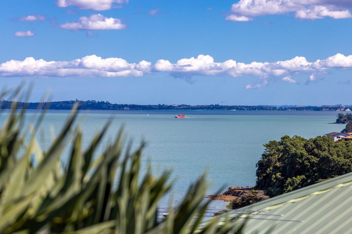 15 Tetley Road, Surfdale, Waiheke Island - Carousel 1
