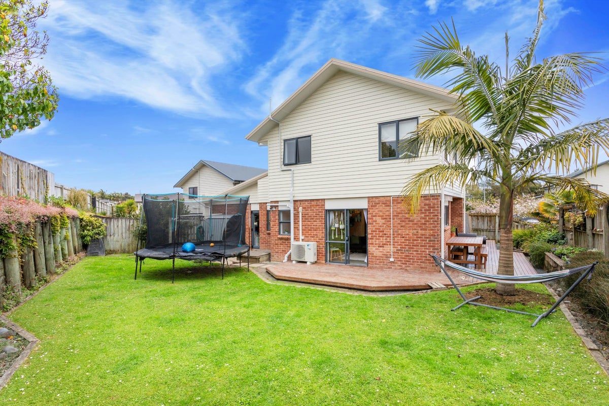 18 Foundation Place, Glen Eden, Auckland - Carousel 1
