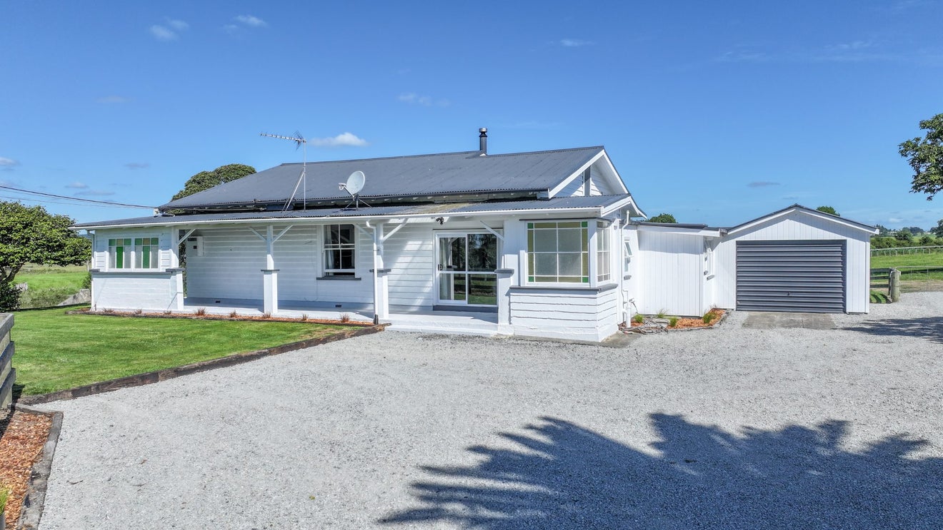 2220 State Highway 1, Putaruru - Carousel 1