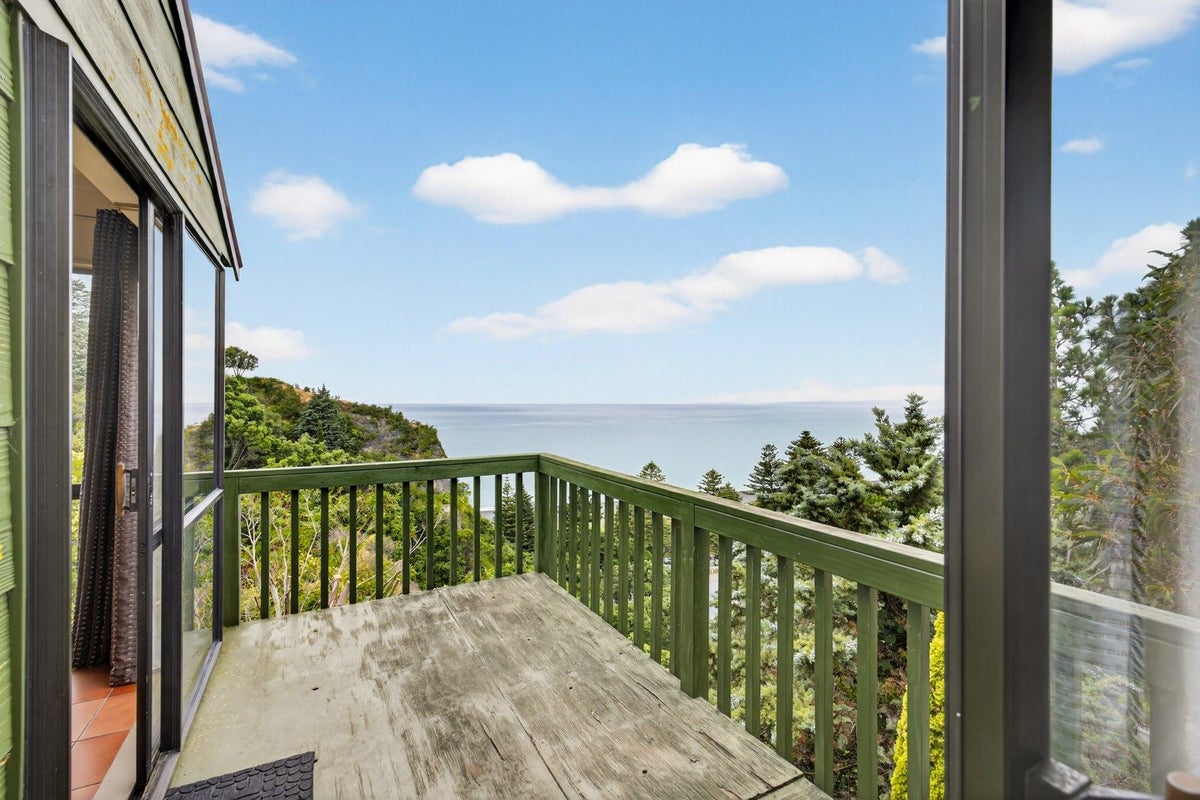 128 Priestley Terrace, Bluff Hill, Napier - Carousel 1