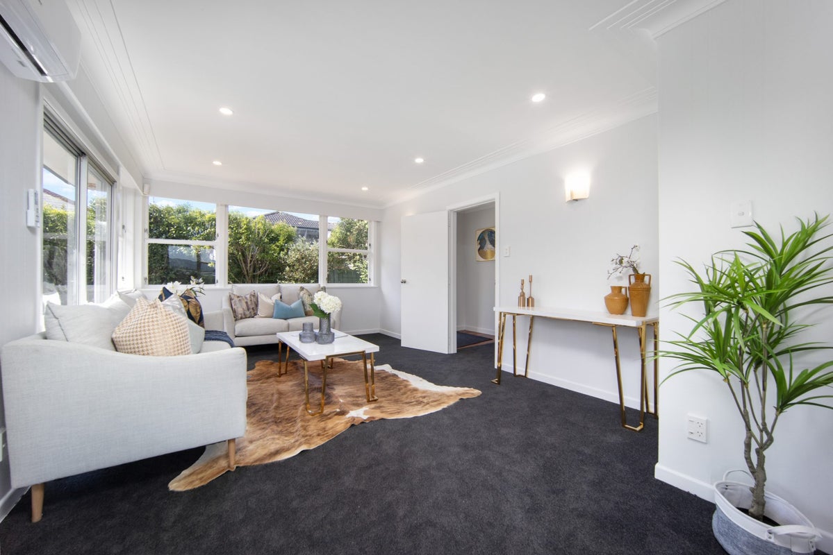 20 Waione Avenue, Te Atatu Peninsula, Auckland - Carousel 2