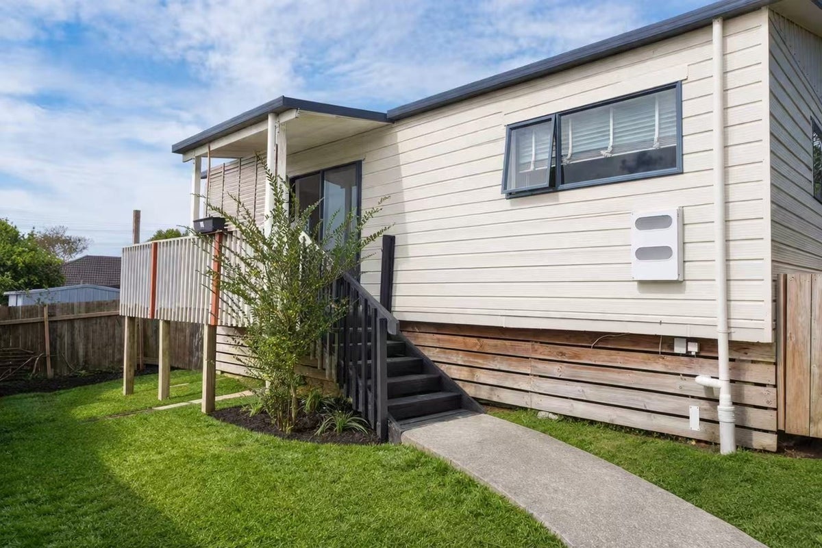 49 Glen Marine Parade, Glendene, Auckland - Carousel 1