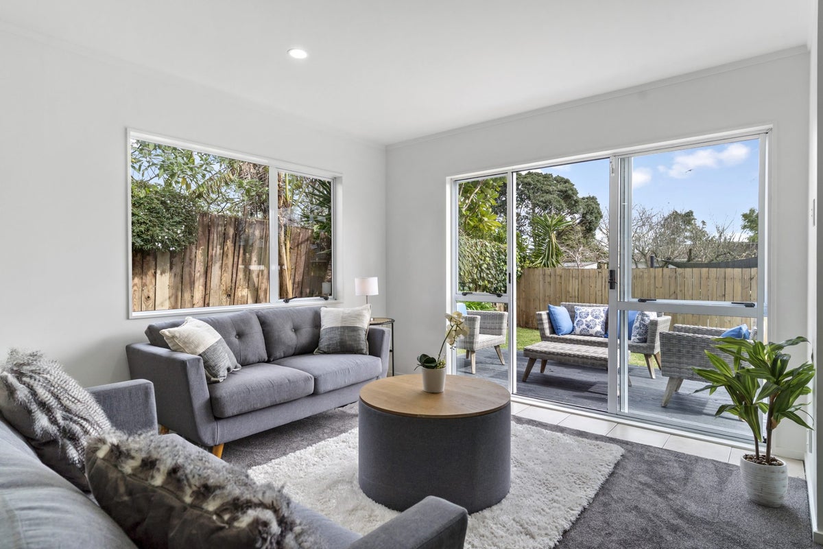 2/328 Rangatira Road, Beach Haven, Auckland - Carousel 2
