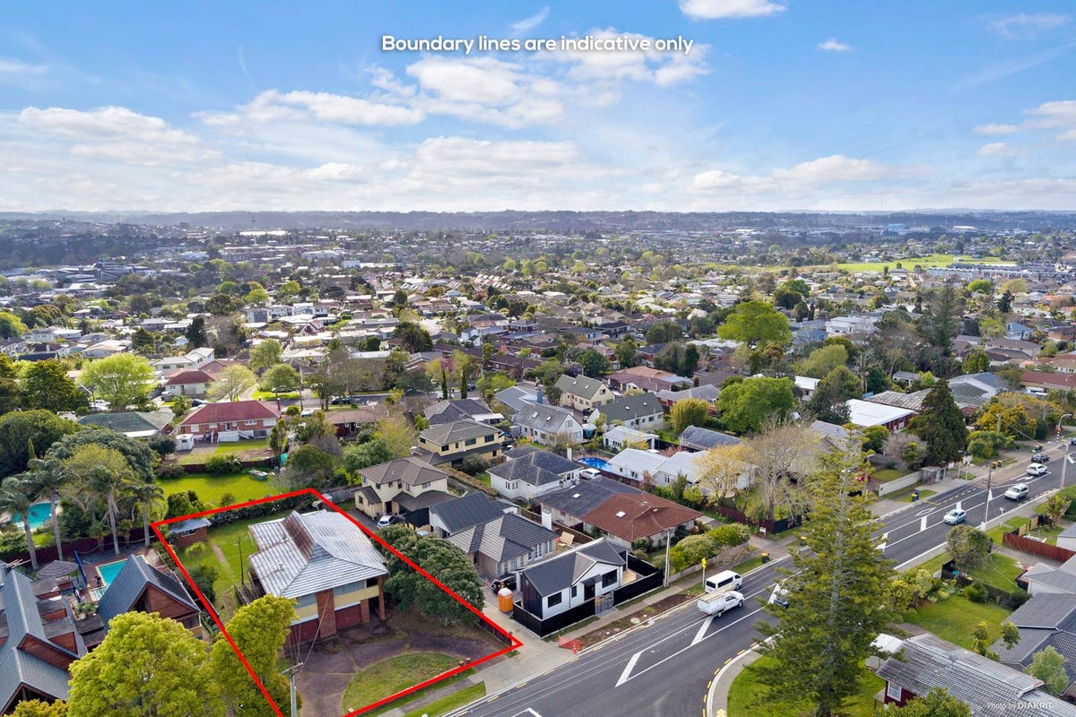 52 Te Atatu Road, Te Atatu South, Auckland - Carousel 6