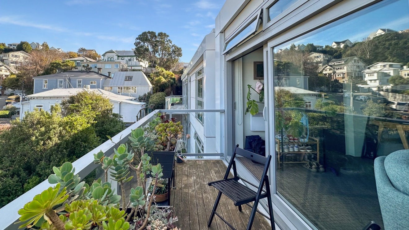 E207/28 Torrens Terrace, Mount Cook, Wellington - Carousel 1