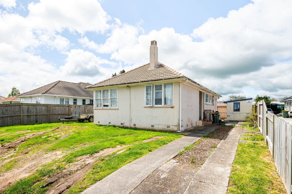 43 Ross Crescent, Fairfield, Hamilton - Carousel 2