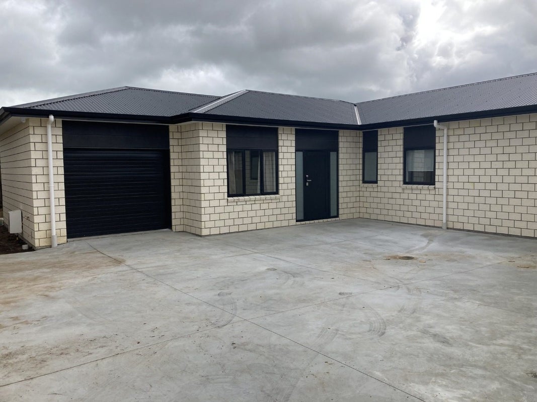 13 Orelio Street, Hillcrest, Hamilton - Carousel 1