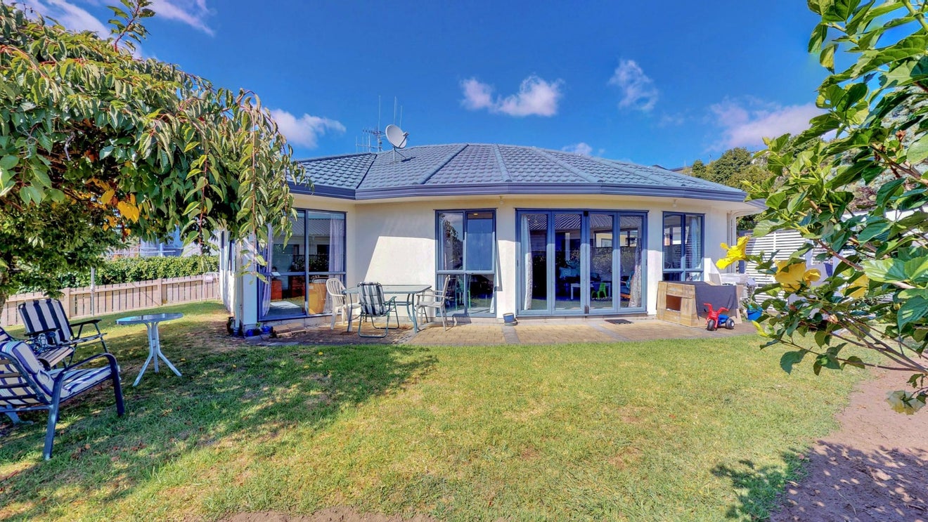 35 Waipuna Grove, Welcome Bay, Tauranga - Carousel 1