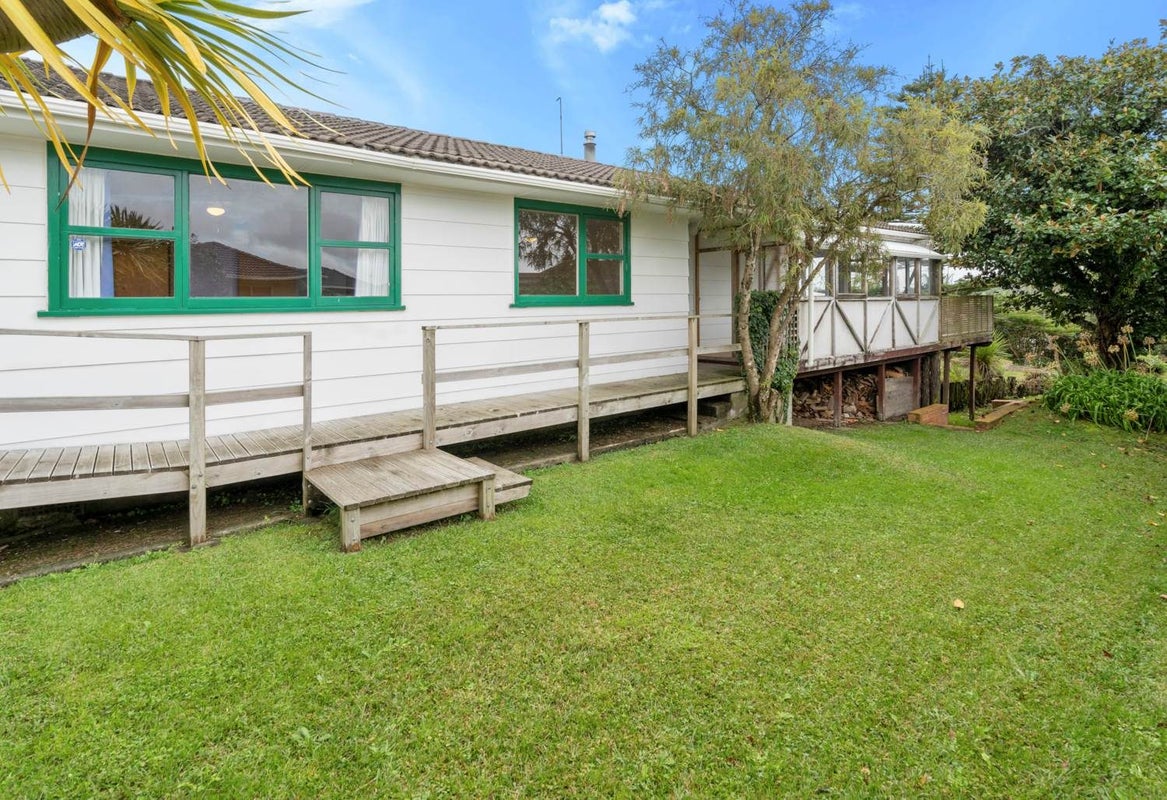 11 Roick Parade, Glen Eden, Auckland - Carousel 2