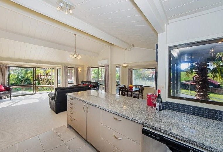 141 Norman Lesser Drive, Saint Johns, Auckland - Carousel 2