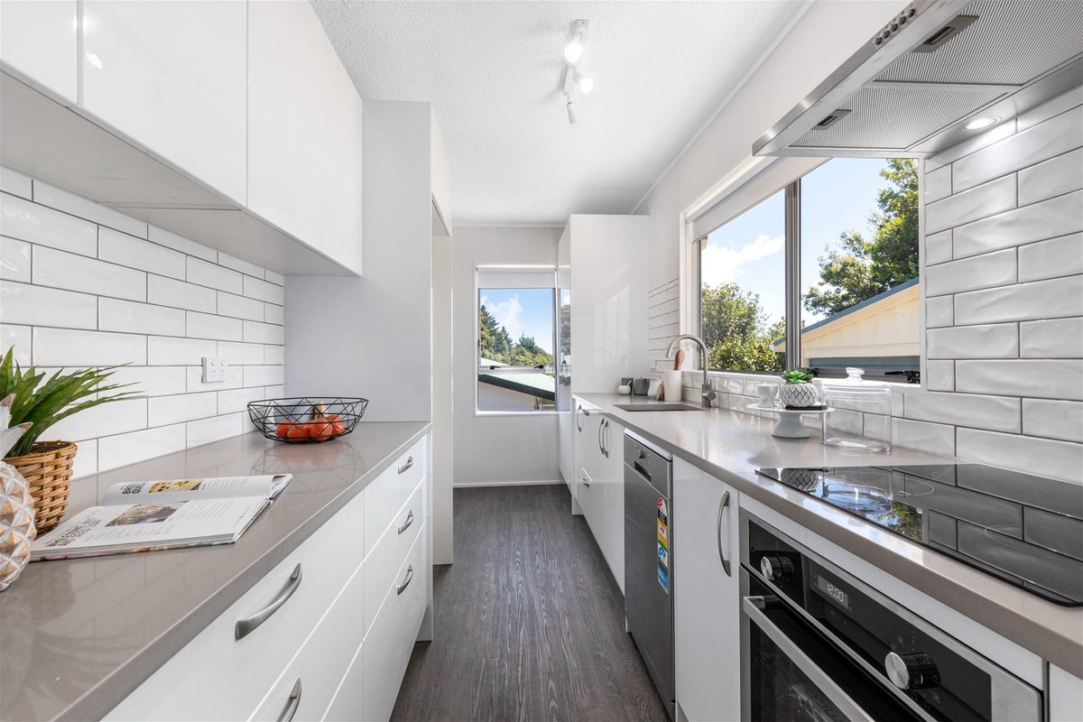 38 Omapere Street, Whitby, Porirua - Carousel 2