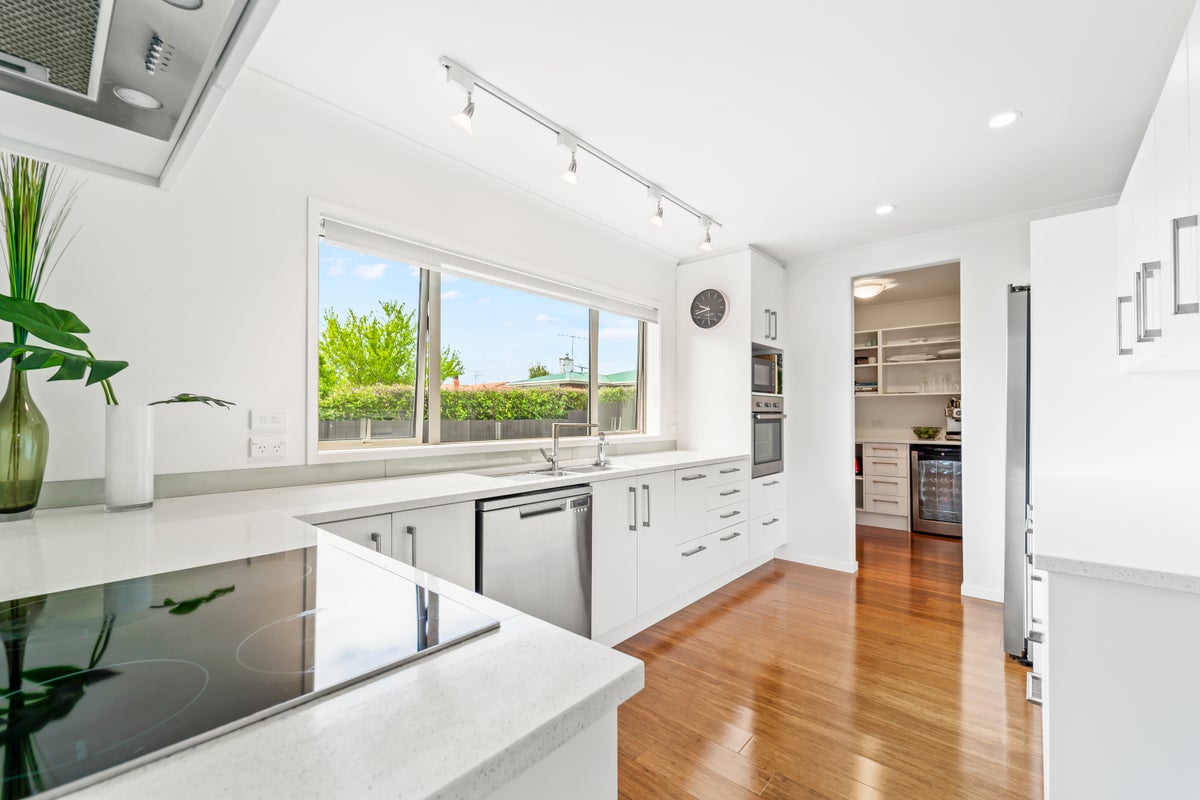 2 Sunrise Lane, Te Atatu South, Auckland - Carousel 2