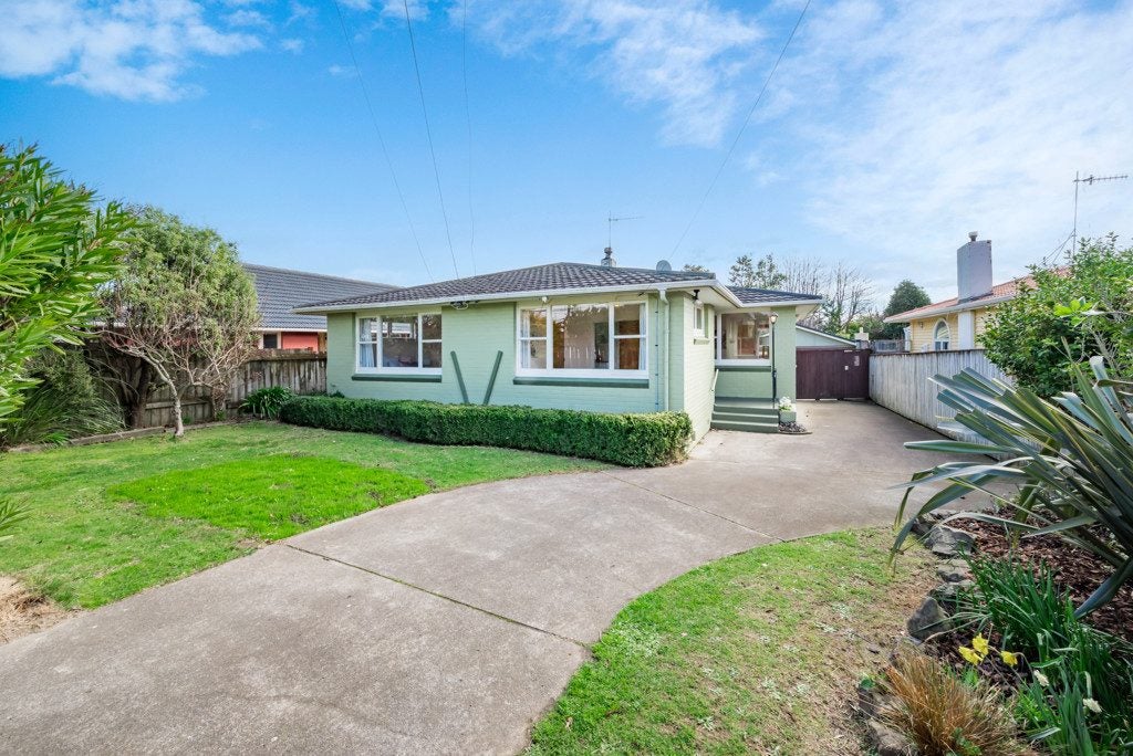 53 Gray Avenue, Paraparaumu Beach, Kapiti Coast, Wellington - Carousel 1