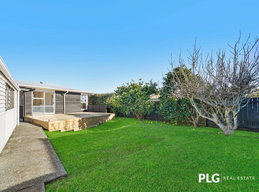 12 Farnborough Crescent, Mangere, Auckland - Carousel 2
