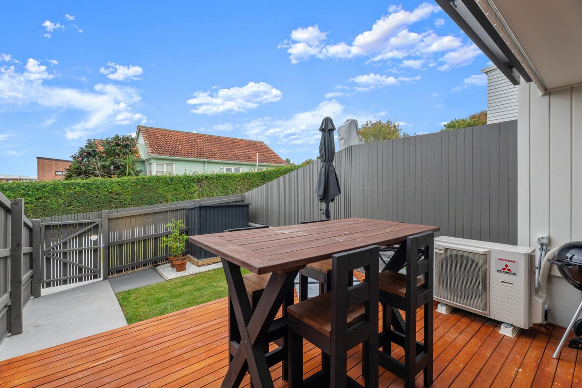 10 Dunkirk Terrace, Mount Albert, Auckland - Carousel 2