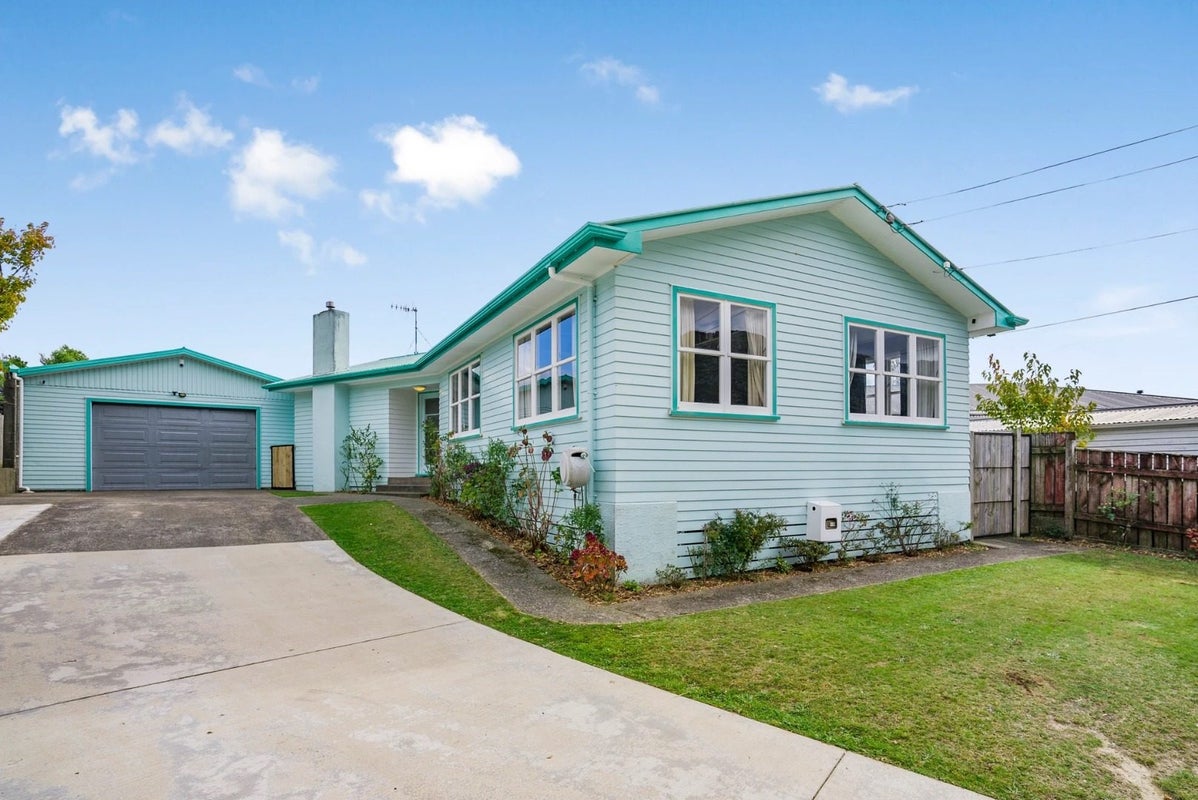 21 Pollard Street, Wainuiomata, Lower Hutt - Carousel 1