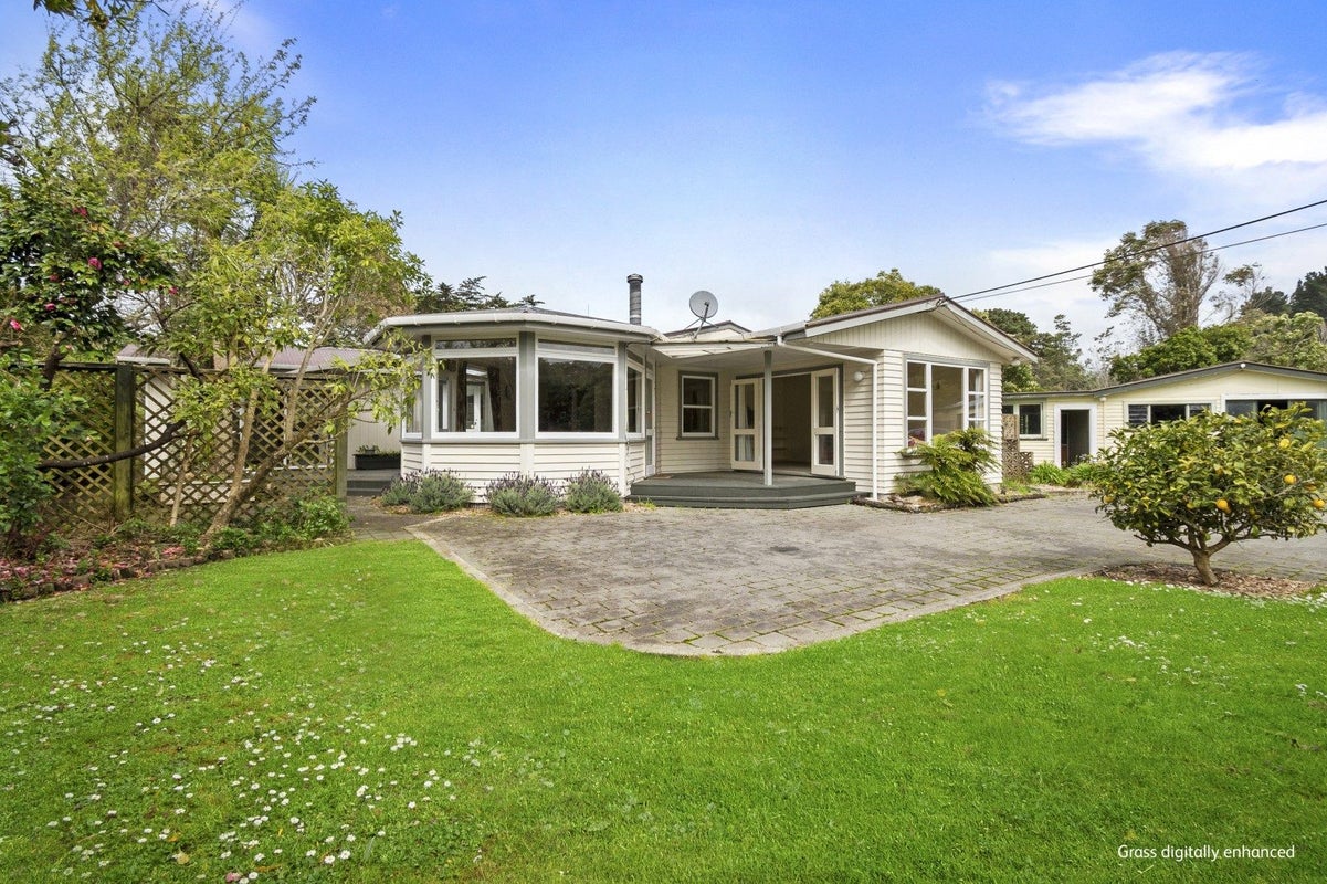 393 Aokautere Drive, Palmerston North - Carousel 1