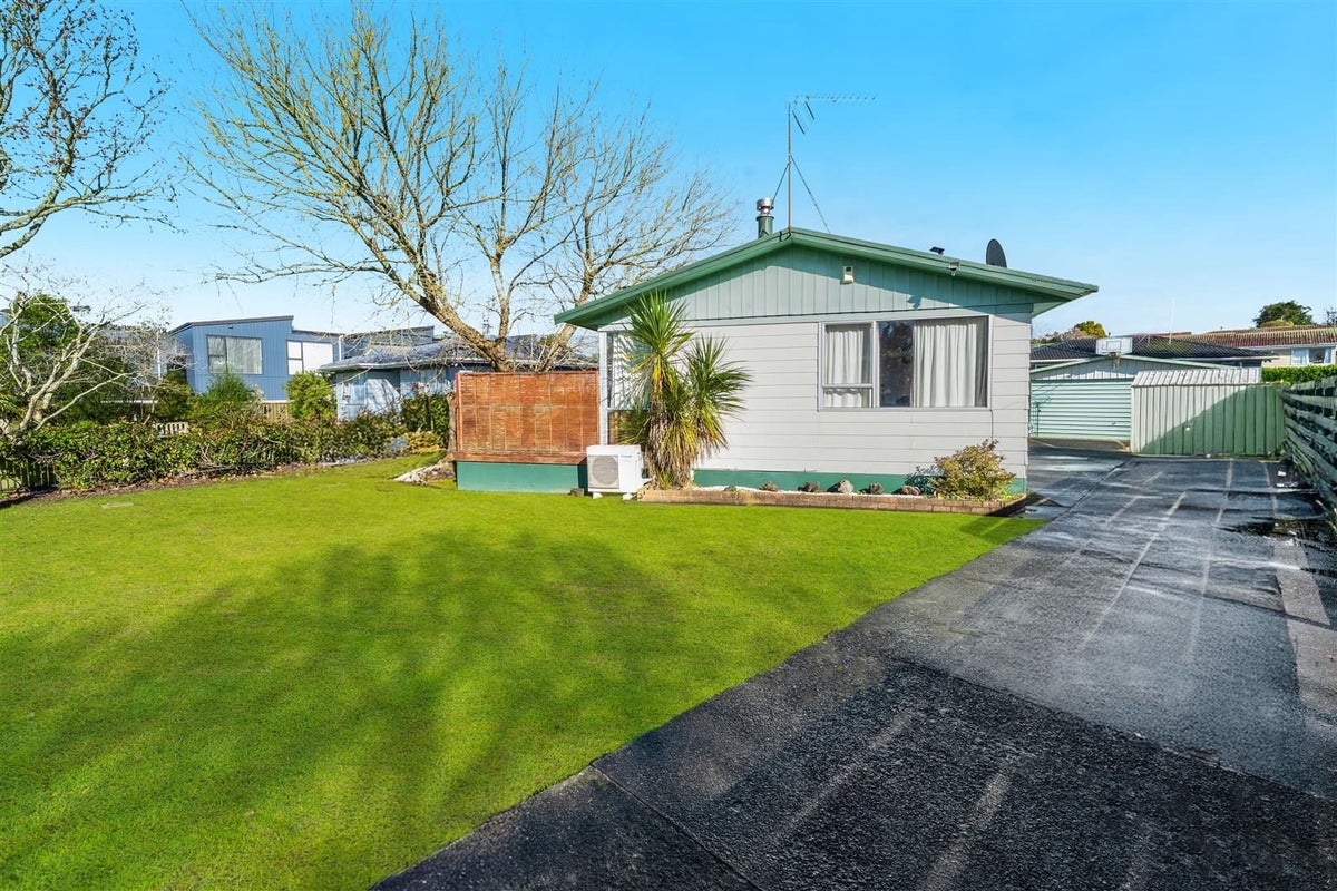 7 Lipton Grove, Opaheke, Papakura - Carousel 2