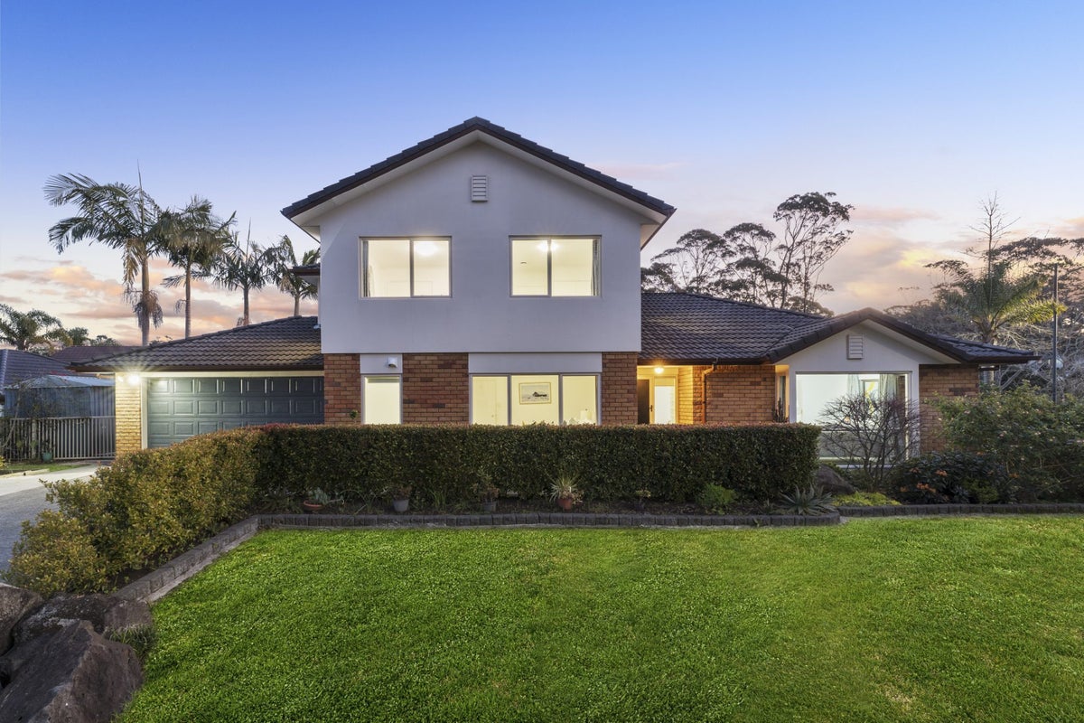 42 Lake Panorama Drive, Henderson, Auckland - Carousel 1