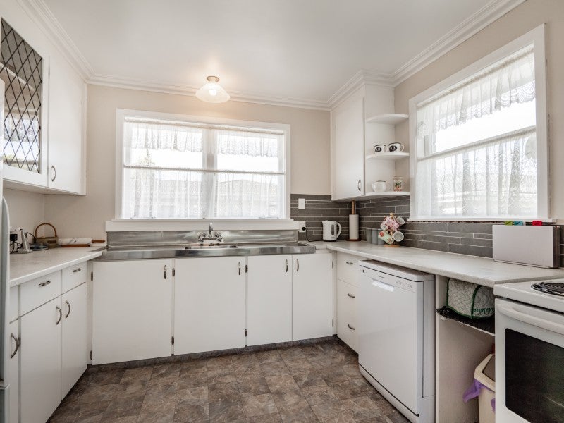 705 Rainbow Avenue, Parkvale, Hastings - Carousel 2