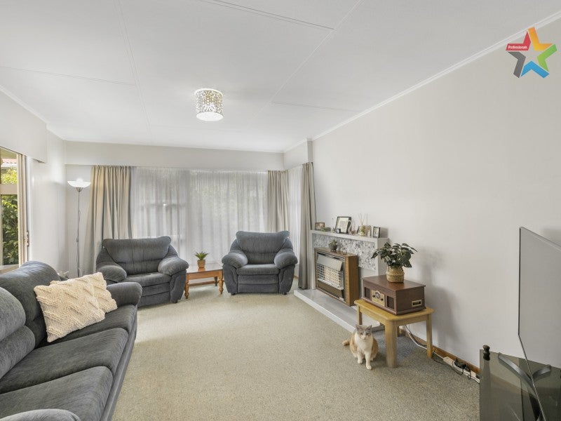 15 Momona Street, Wainuiomata, Lower Hutt - Carousel 2