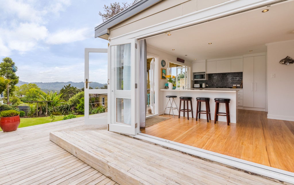 56 Victory Road, Laingholm, Auckland - Carousel 1