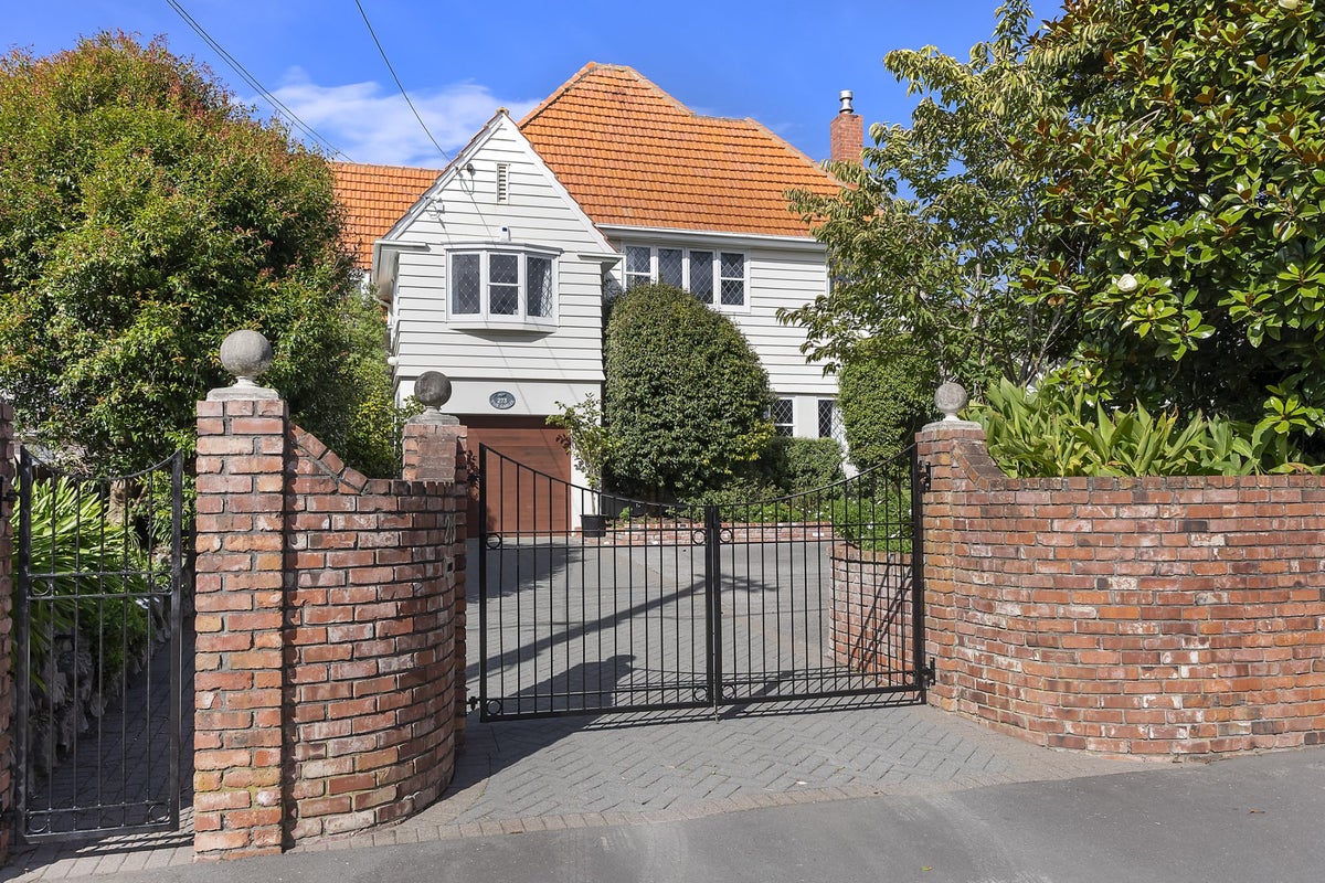 273 Karori Road, Karori, Wellington - Carousel 1