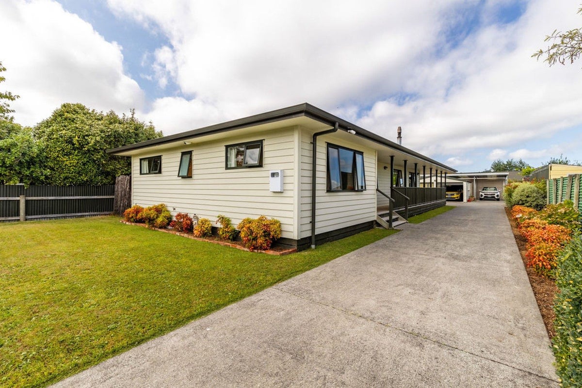 32 Salisbury Avenue, Whanganui East, Whanganui - Carousel 1