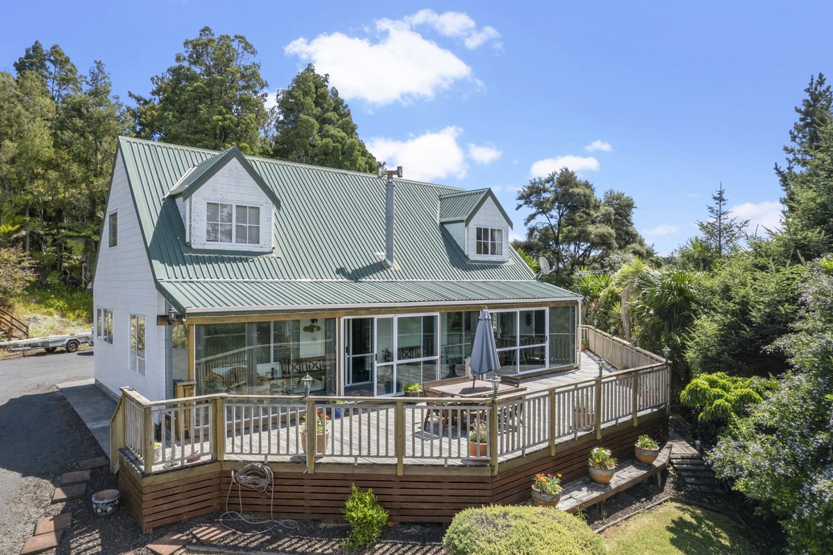 70 Bethells Road, Waitakere, Auckland - Carousel 1