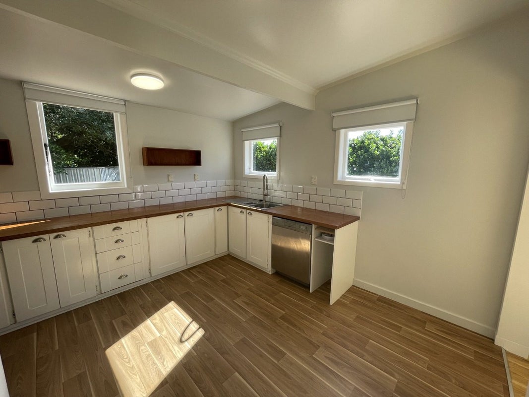 143 Seatoun Heights Road, Seatoun, Wellington - Carousel 2