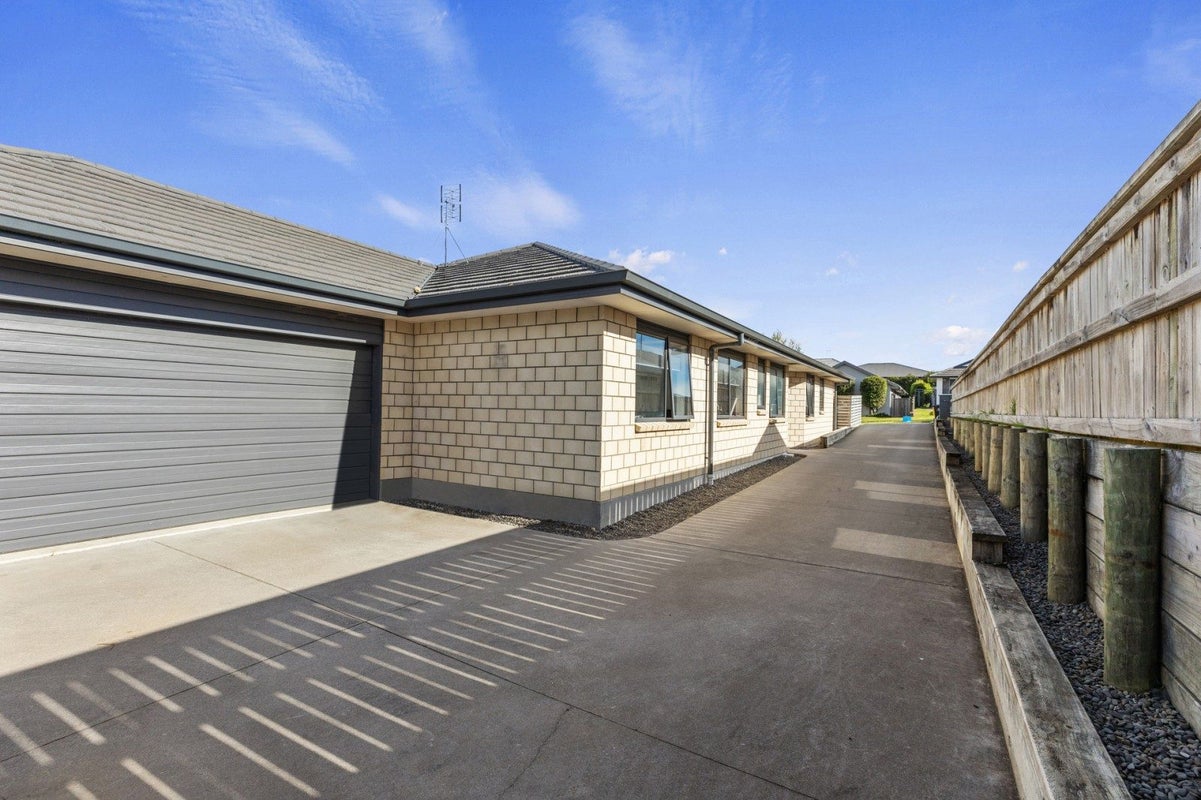 7 Penetaka Heights, Pyes Pa, Tauranga - Carousel 1