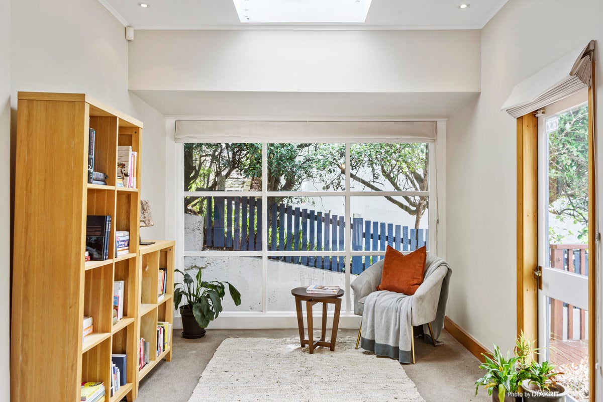 9 Knoll Street, Island Bay, Wellington - Carousel 2