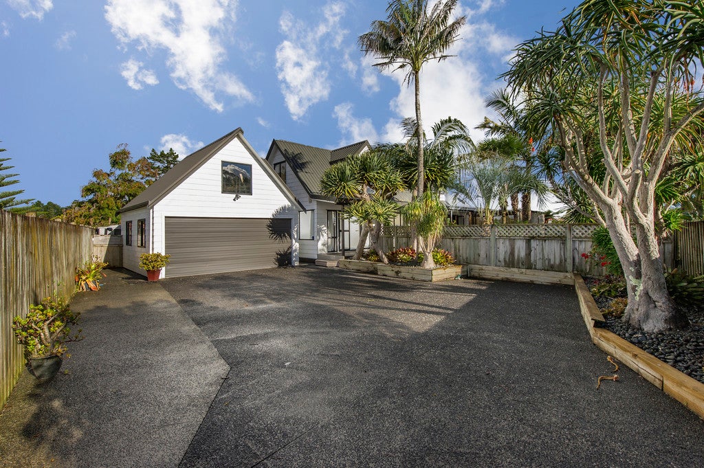 46 De Quincey Terrace, Highland Park, Auckland - Carousel 2