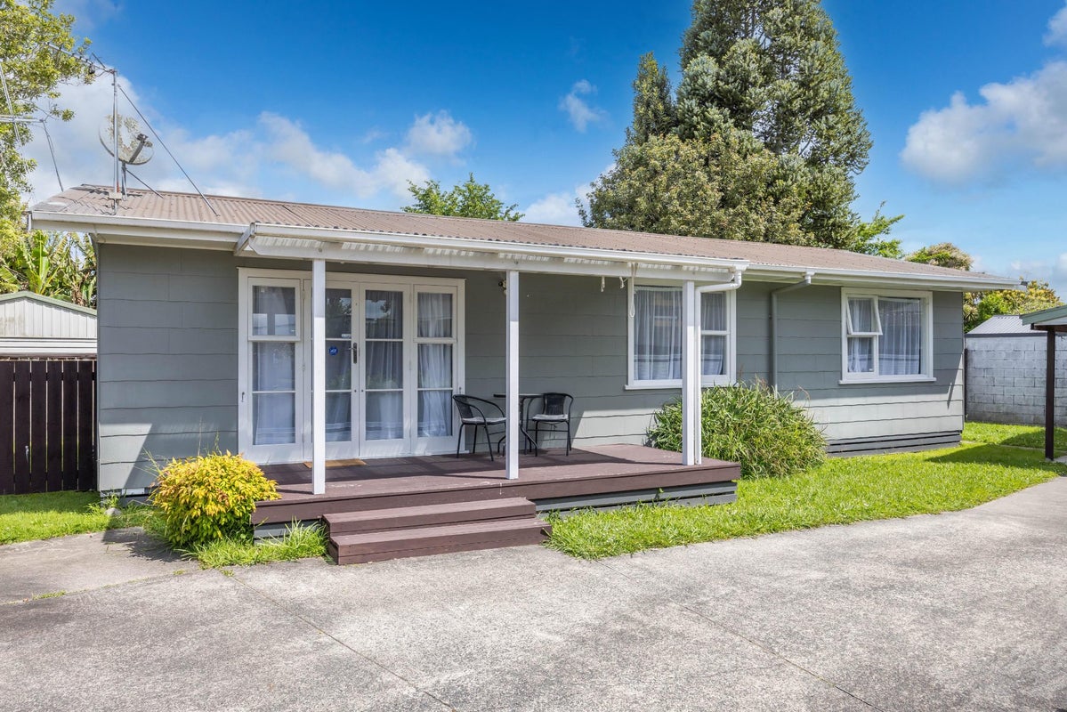16B Wilson Street, Hamilton East, Hamilton - Carousel 1